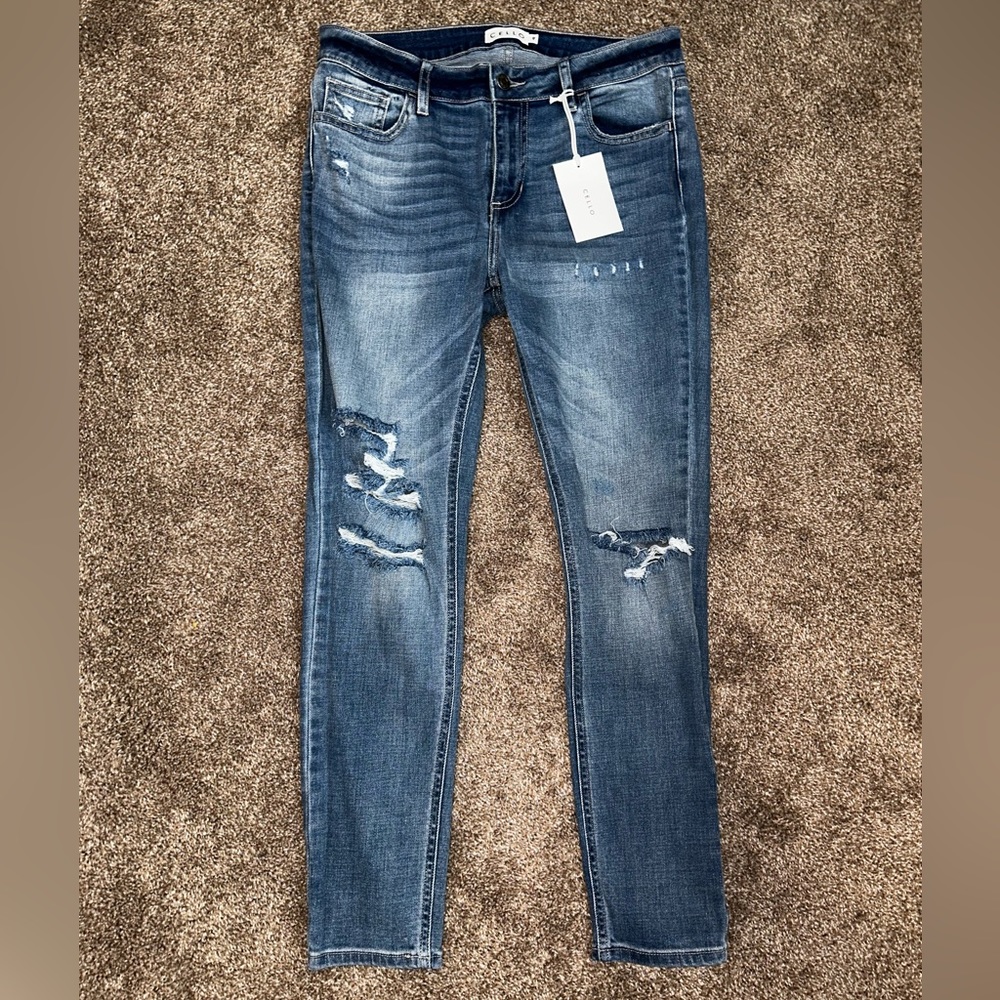 High-Rise ripped straight jeans 👖